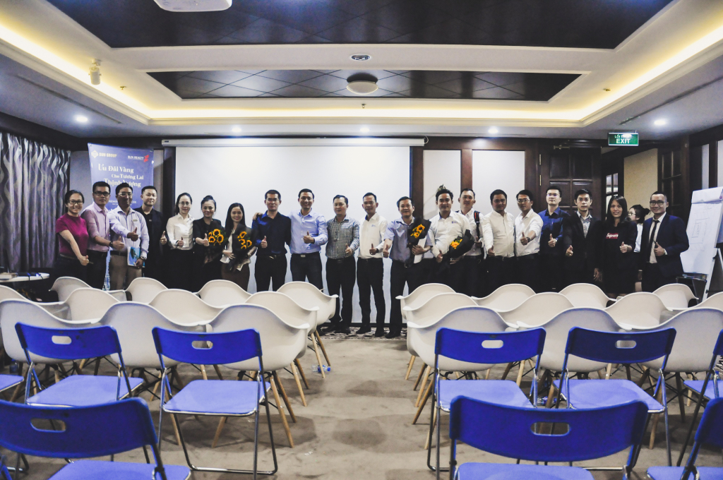 Đại diện của Nhà Đại Phát cùng các đại lý tham gia buổi training